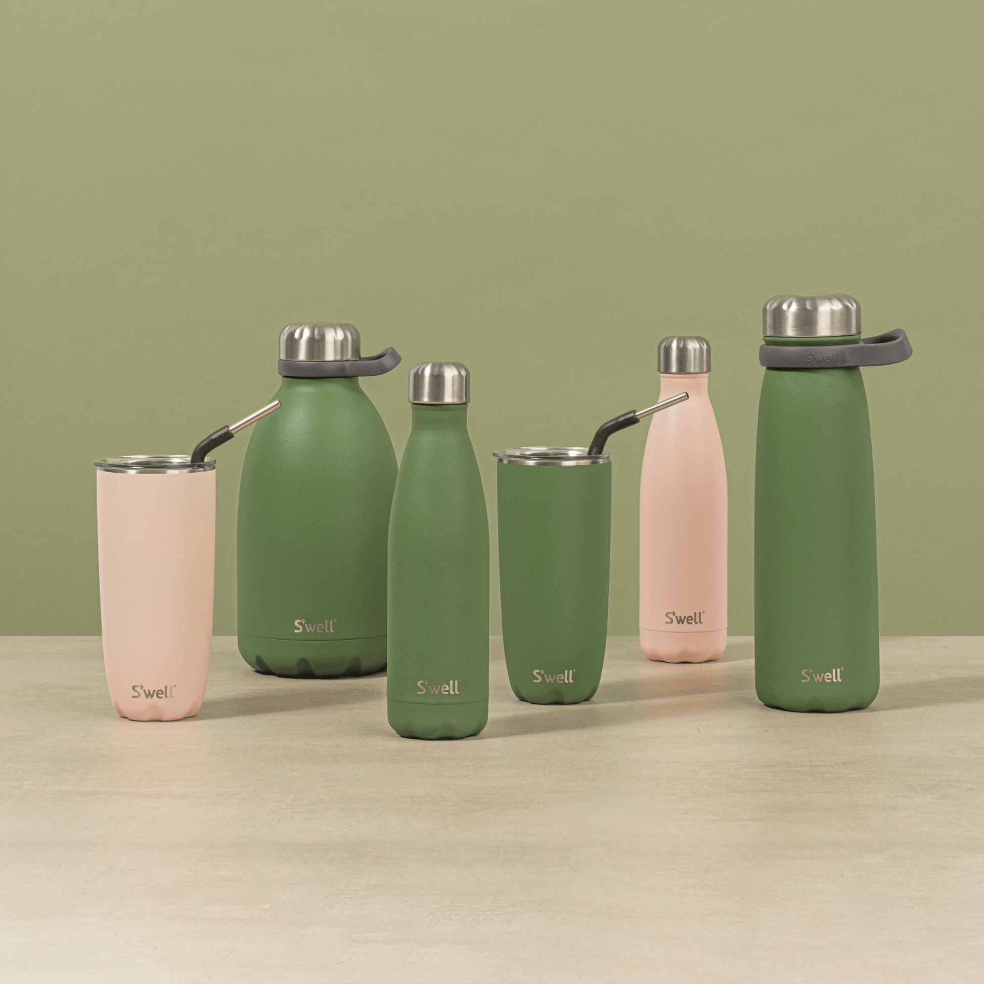 roamer-64oz-c3 Swell-64oz-GreenJasper-Roamer-Lifestyle.png