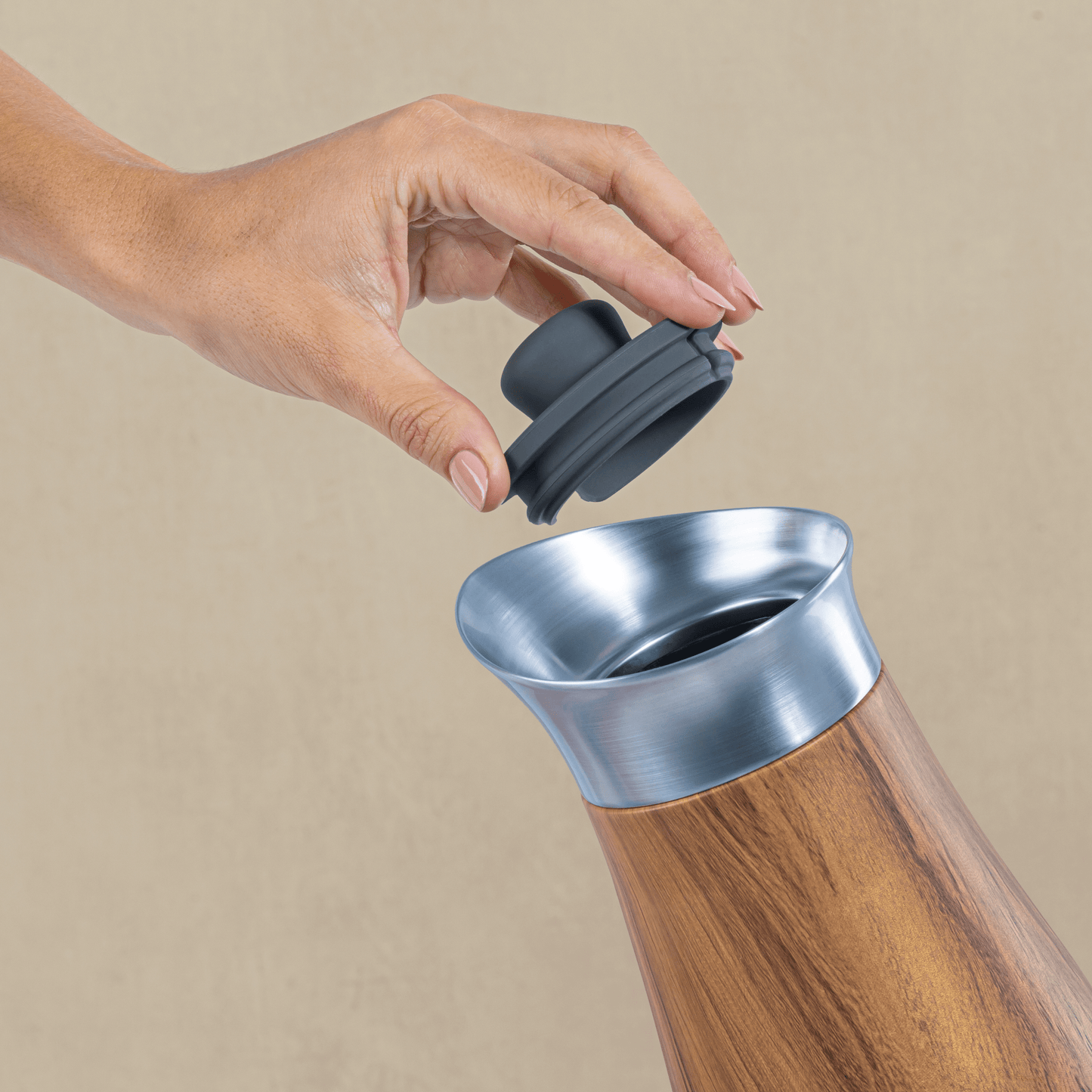 carafe-with-lid-f9 Swell-Carafe-Teakwood-Lifestyle.png