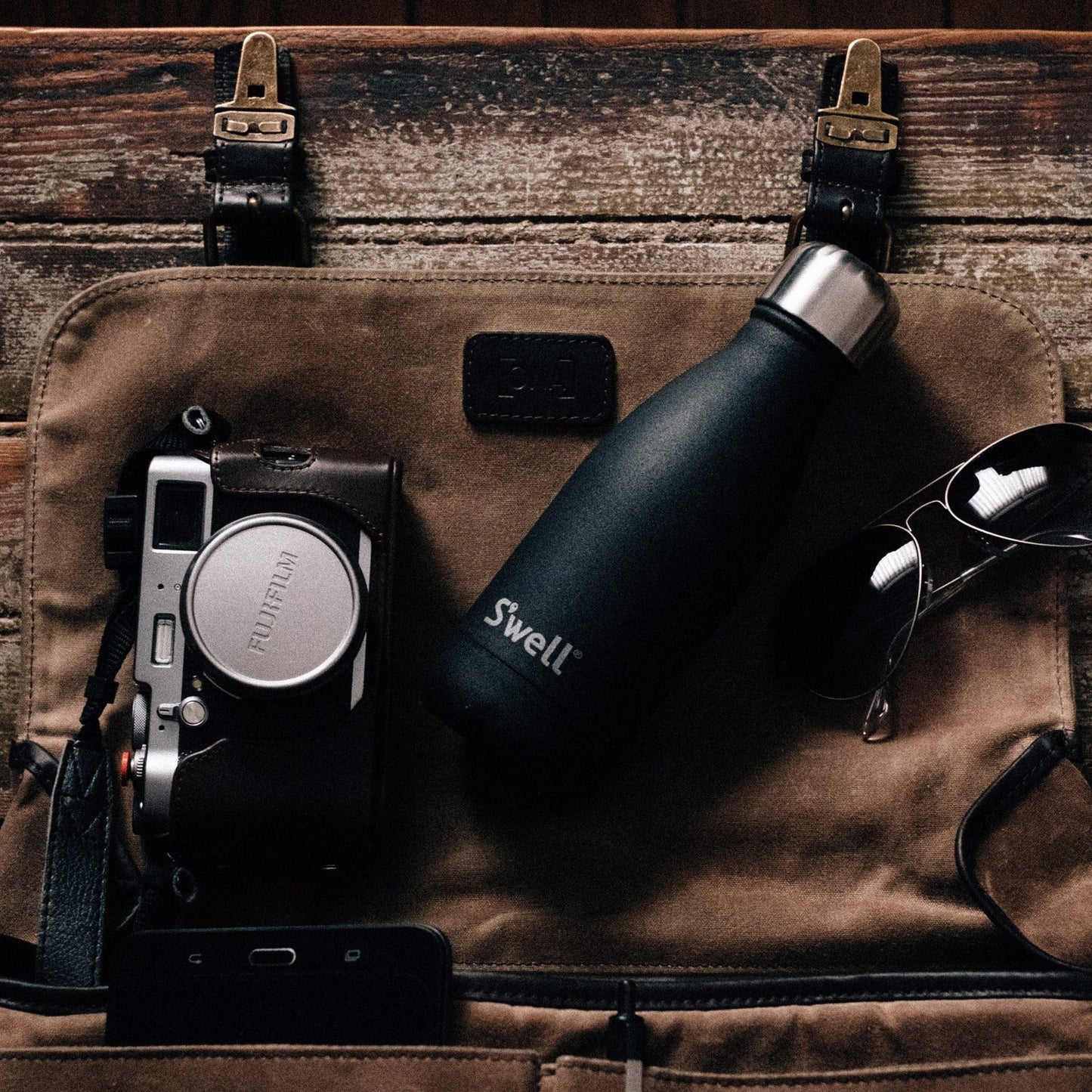 original-bottle-9oz-e4 Swell-Water-Bottle-9oz-Black-Onyx-LifeStyle.jpg