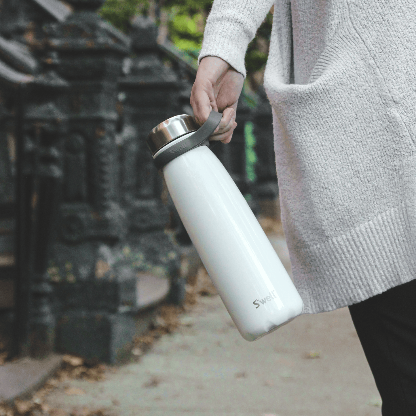 traveler-40oz-m7 Swell-Water-Bottle-Traveler-40oz-White-Angel-Food-Lifestyle-1.png