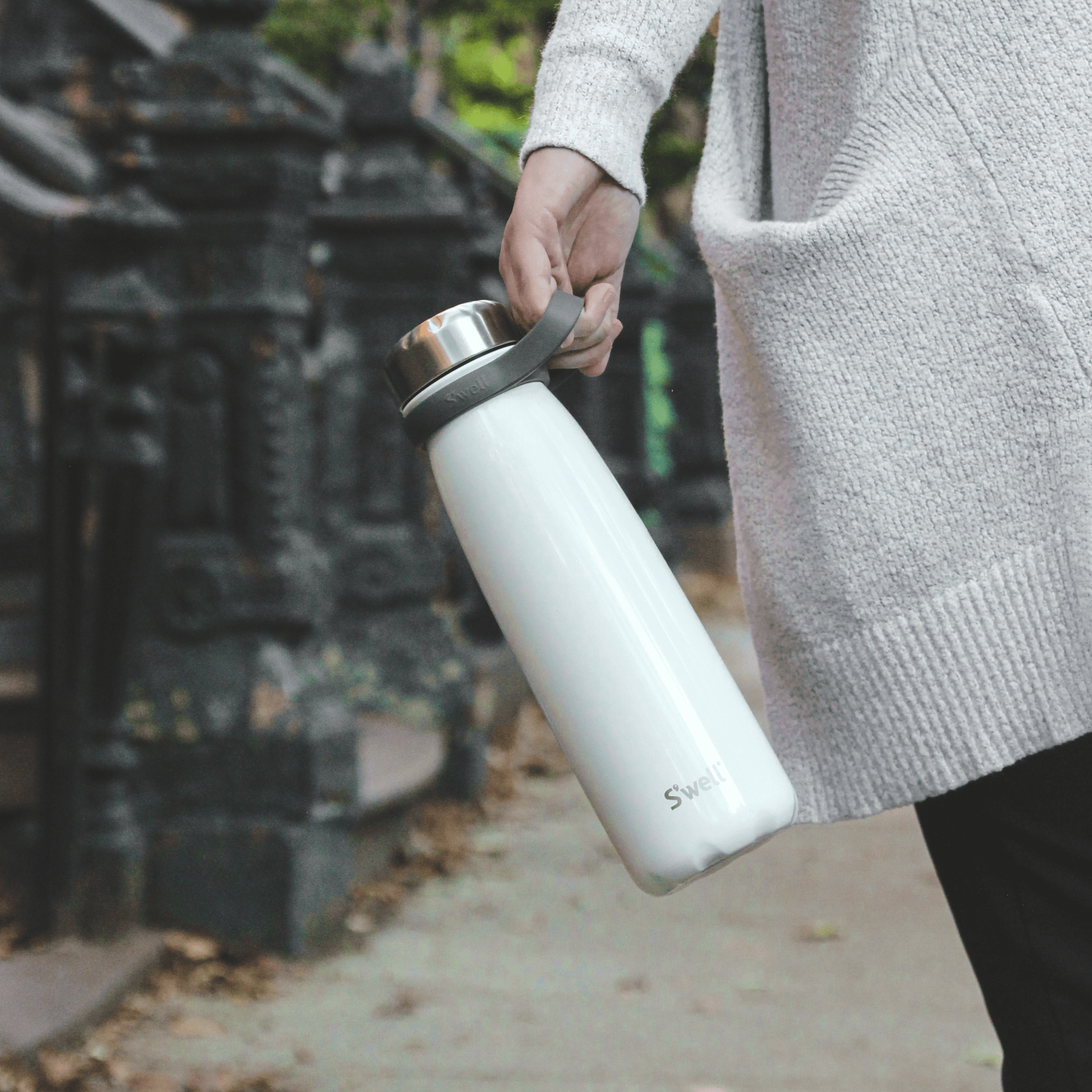 traveler-40oz-m7 Swell-Water-Bottle-Traveler-40oz-White-Angel-Food-Lifestyle-1.png